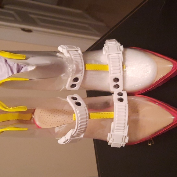 A shoes Very Stylish Red And Yellow - Picture 3 of 8